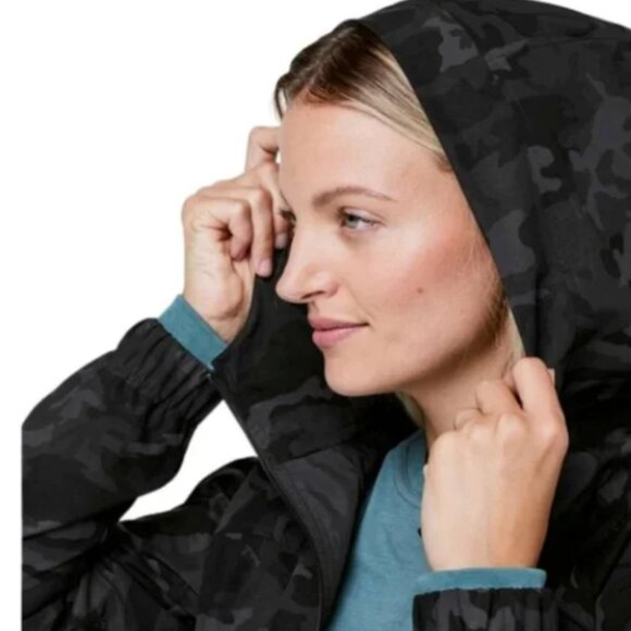 Lululemon Pack It Up Hood Water Repellent Jacket Incognito Camo | Women's Size 6 - Picture 9 of 13